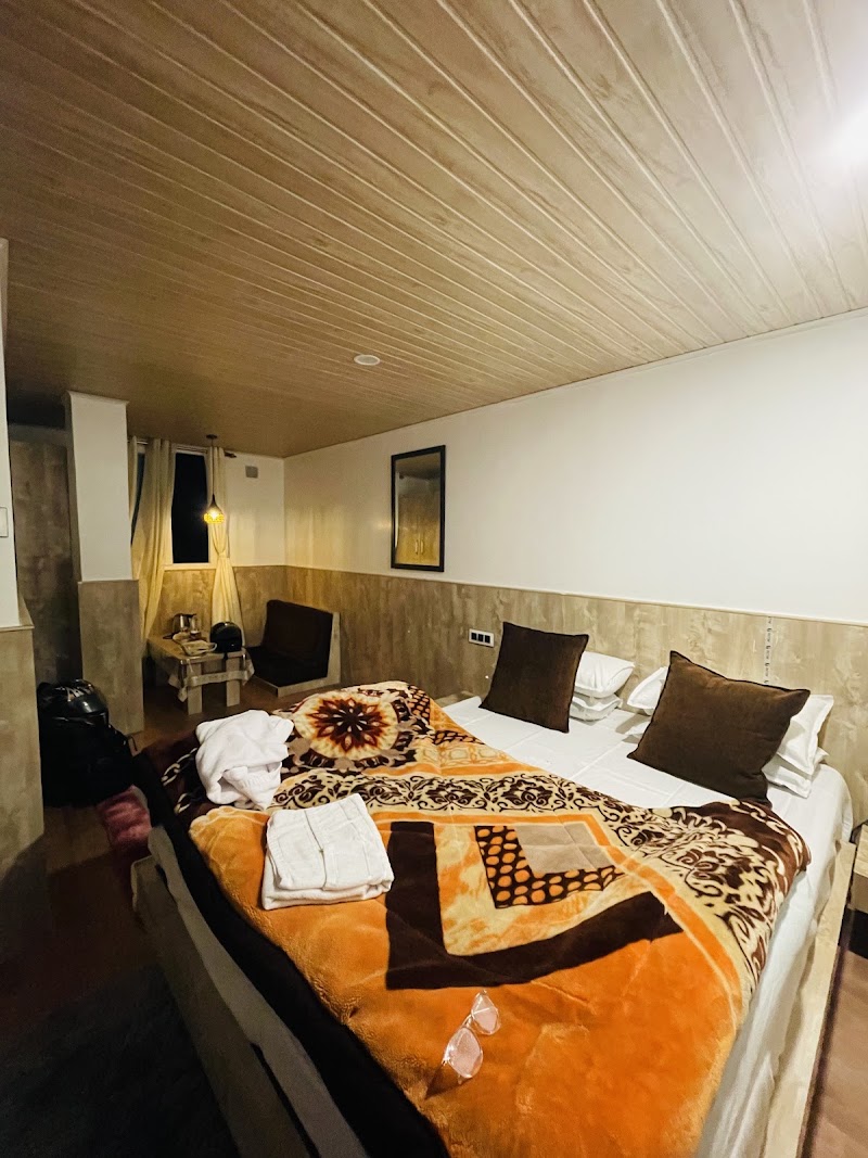 Darjeeling Guest House Deluxe - Darjeeling Guest House Deluxe 16, DB Giri Rd, Chota Kak Jhora, Darjeeling, West Bengal 734101, India