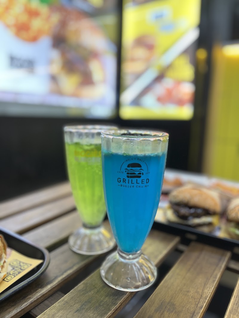 Biggies Burger: Bandra - Biggies Burger: Bandra Gagangiri CHS Ltd, Plot 21, Sangeet Samrat Naushad Ali Rd, opposite Carter Promenade, Union Park, Pali Hill, Mumbai, Maharashtra 400052, India