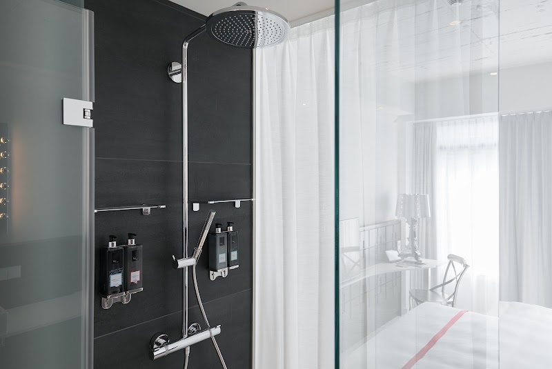 Ruby Zoe Hotel London by IHG - Ruby Zoe Hotel London by IHG 146, 164 Notting Hill Gate, London W11 3QG, UK