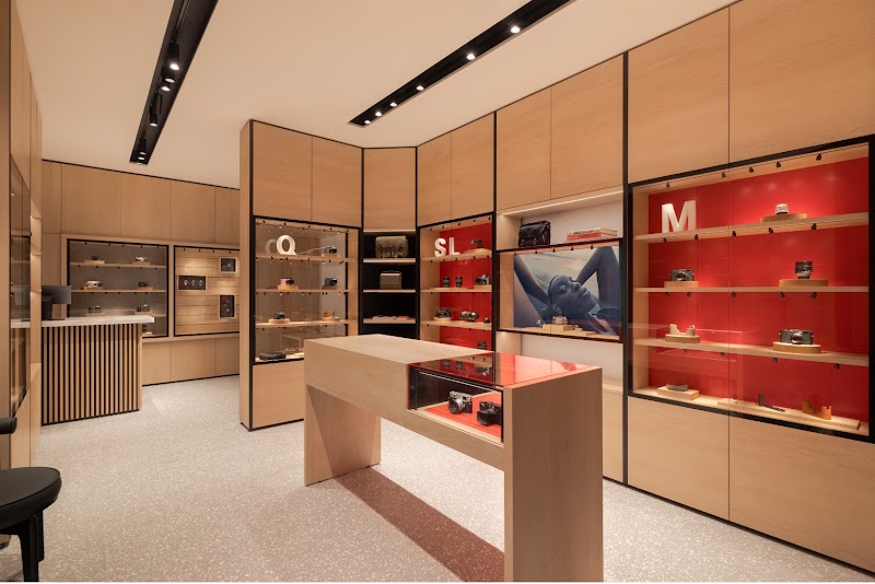 Leica Store ION Orchard - Leica Store ION Orchard 2 Orchard Turn, #03-06 ION Orchard, Singapore 238801