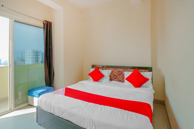 Hotel O AM Residency - Hotel O AM Residency Plot No 08, Nr Fng Vihar-11, Noida, Sector 121, Noida, Uttar Pradesh 201309, India