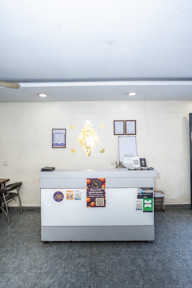 Hotel Sun-Om @ Raipur Railway Station - Hotel Sun-Om @ Raipur Railway Station, Station Chowk, Narmada Para, Balaji Nagar, Raipur, Chhattisgarh 492009, India