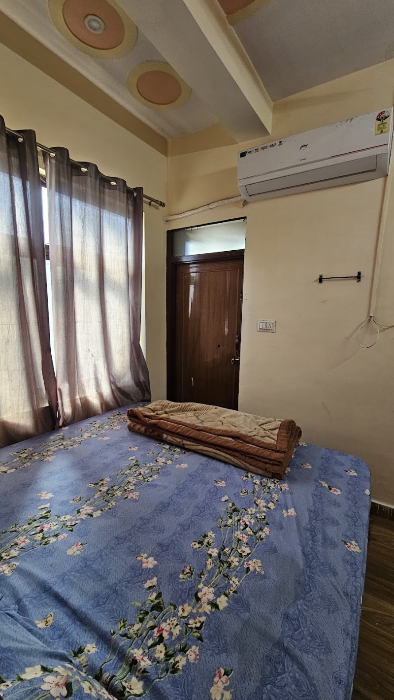 ROYAL HILL VIEW GUEST HOUSE - ROYAL HILL VIEW GUEST HOUSE, Mount Rd, opposite paliwal carpet & textiles, Chhipiwara, Brahampuri, Jaipur, Rajasthan 302002, India