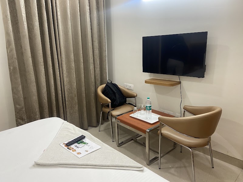 The Palms inn - The Palms inn 1043, Main Gate, opp. Power House, Islampur Village, Sector 38, Gurugram, Haryana 122018, India