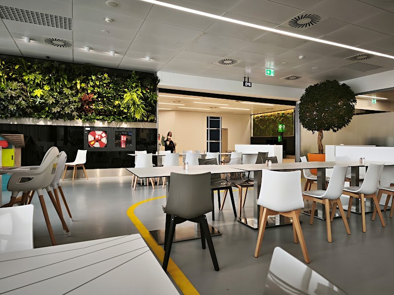 Restaurace Runway Food Court - Restaurace Runway Food Court, 2. patro, FOOD COURT, Aviatická 2, 160 08 Praha 6, Czechia