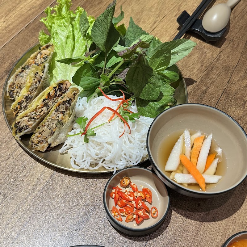 Mầm Vegetarian - Nhà hàng chay Mầm - Mầm Vegetarian - Nhà hàng chay Mầm Sát bên khách sạn 5* Eastin Grand, trước hẻm là Kichi Kichi, gần chùa Đại Giác, 197 Đ. Nguyễn Văn Trỗi, Phú Nhuận, Hồ Chí Minh 70000, Vietnam