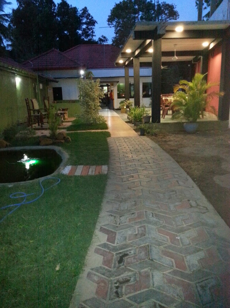 Tissa Hotel and Bakery - Tissa Hotel and Bakery Main St, Tissamaharama, Sri Lanka