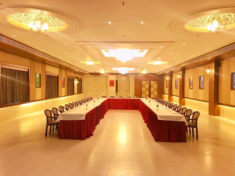 YOIS HOTEL - YOIS HOTEL Plot 8, 100 Feet Road, near Mahila Police thana, Roop Sagar, Udaipur, Rajasthan 313001, India