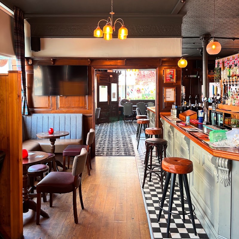 The Queen Victoria - The Queen Victoria 148 Southwark Park Rd., London SE16 3RP, UK