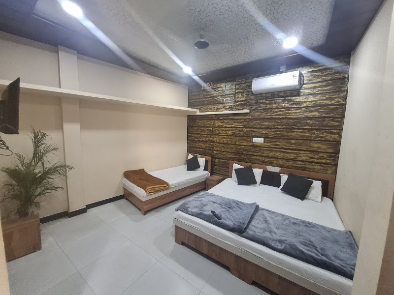 Hotel shri shipra dhani - Hotel shri shipra dhani gangaur darwaja, Ram Ghat Marg, Chhota pul, Kartik Chowk, Ujjain, Madhya Pradesh 456006, India