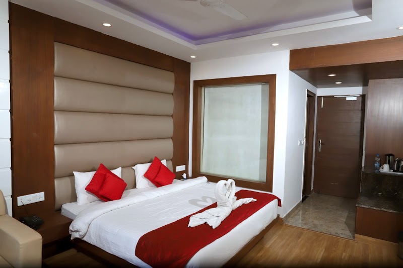 Queen of hills properties - Queen of hills properties hotel naaz Kulri, Library Bazar, The Mall Road, Mussoorie, Uttarakhand 248179, India