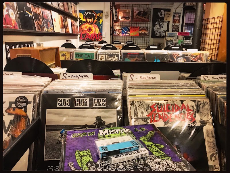 Planet Retro Records - Planet Retro Records 226 Dr M.L.K. Jr St N, St. Petersburg, FL 33705, USA