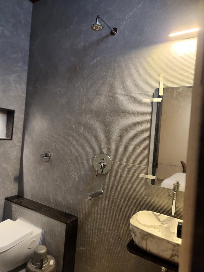 Hotel Manchester Royals LLP - Hotel Manchester Royals LLP Infront of Tata Motors, near Jai Ambey Hospital, Devpuri, Raipur, Chhattisgarh 492015, India