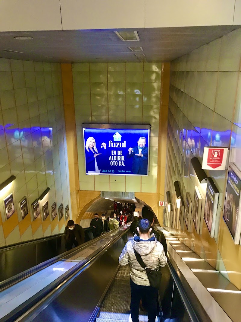 Osmanbey Metro Station - Osmanbey Metro Station, Halaskargazi Mah., 34363 Şişli/İstanbul, Türkiye