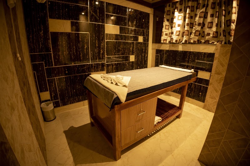 Hotel Benzz Park - Hotel Benzz Park 4, Thottapalayam Pillayar Koil St, Thottapalayam, Vellore, Tamil Nadu 632004, India