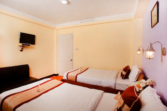 OYO 167 The Hotel Lotus Buddha - OYO 167 The Hotel Lotus Buddha Hotel Adventure Homes, Bagawan Bahal Marg, Kathmandu 44600, Nepal
