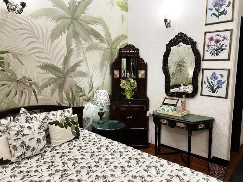 On The House - Bed and Breakfast (2nd Floor) - On The House - Bed and Breakfast (2nd Floor) B-4/120 2nd floor, B4 Block, Safdarjung Enclave, New Delhi, Delhi 110029, India