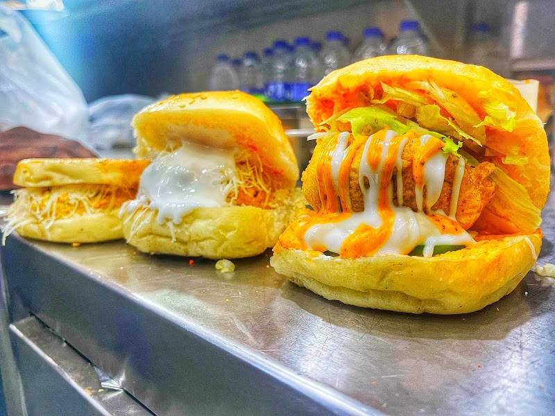 Graduate Vadapav - Graduate Vadapav, Shop No 29, Haji Ghani Building, opp. Byculla -East, Byculla East, Railway Station, Mumbai, Maharashtra 400027, India