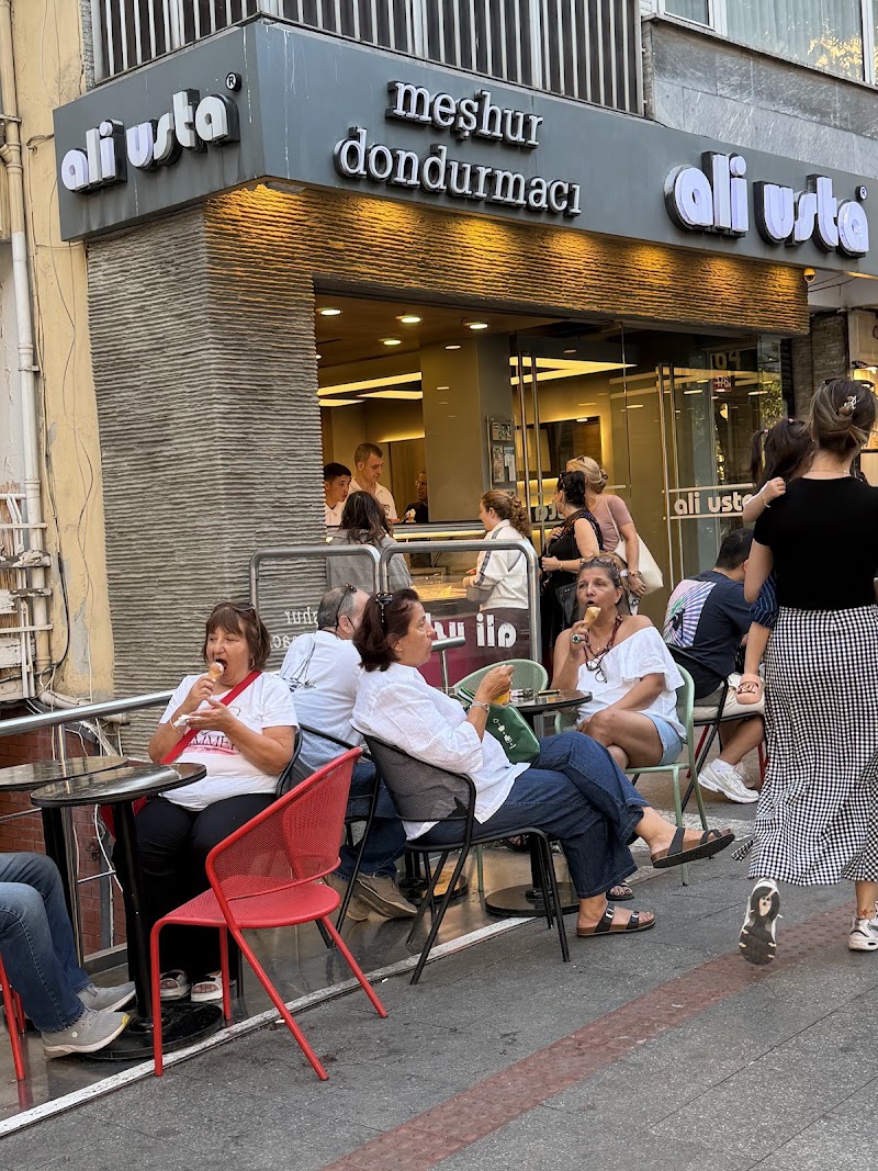 Meşhur Dondurmacı Ali Usta - Meşhur Dondurmacı Ali Usta, Caferağa, Moda Cd., 34710 Kadıköy/İstanbul, Türkiye