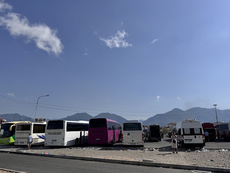 Terminali i Autobusëve të Jugut & Veriut - Terminali i Autobusëve të Jugut & Veriut, 8QVG+MQ8, Kthesa e Kamzës, Kashar, Albania