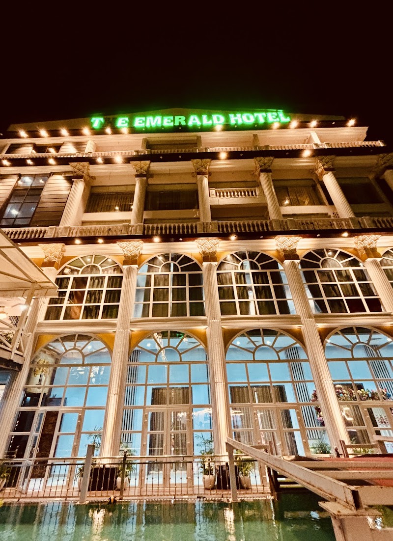 The Emerald Hotel & Siya Milan banquets - The Emerald Hotel & Siya Milan banquets Lenin chowk, Majhaulia Rd, Musahri, Muzaffarpur, Bihar 842001, India