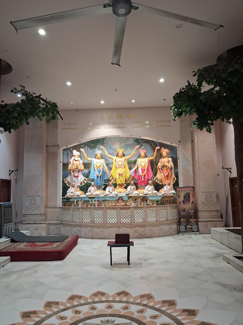 Shri Radha Damodar Mandir - Shri Radha Damodar Mandir, 69, Sewa Kunj Rd, opp. Radha Damodar Temple, Gotam Nagar, Vrindavan, Uttar Pradesh 281121, India