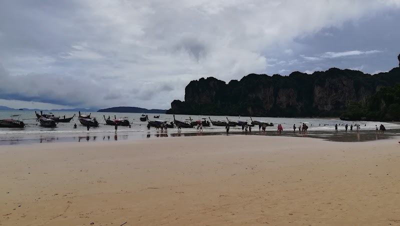 Railay West Beach - Railay West Beach 2R7P+7RP, Ao Nang, Mueang Krabi District, Krabi 81000, Thailand