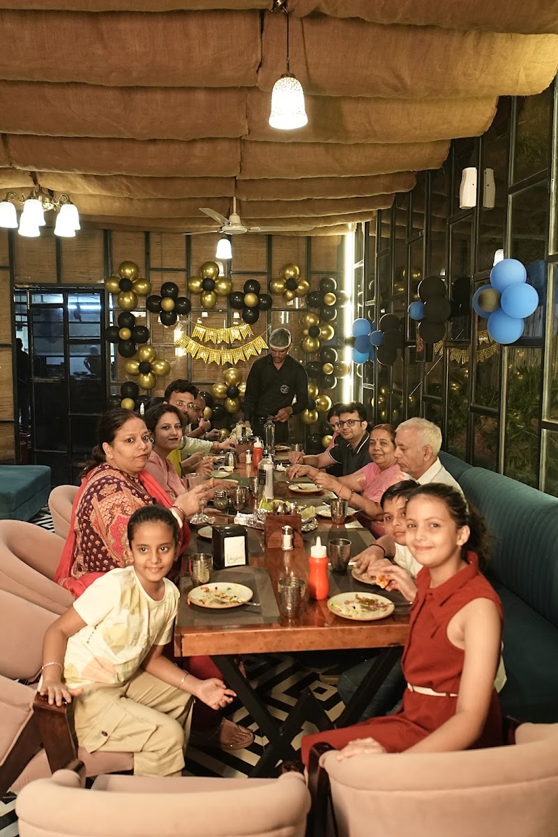 Vaishali Veg Inn - Pure Veg Restaurant & Banquet - Vaishali Veg Inn - Pure Veg Restaurant & Banquet 06, Gandhi Path Rd, near Pratap Marriage Garden, Arpit Nagar, B Block, Vaishali Nagar, Jaipur, Jaipur Nagar Nigam Area, Rajasthan 302021, India
