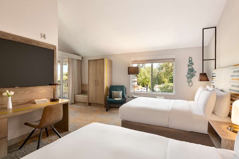DoubleTree by Hilton Hotel Campbell - Pruneyard Plaza - DoubleTree by Hilton Hotel Campbell - Pruneyard Plaza, 1995 S Bascom Ave, Campbell, CA 95008, USA