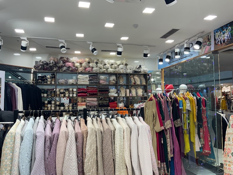 Milaap Ethnic Wear - Milaap Ethnic Wear Shop no 37 Ist Floor, MGF Metropolis Mall, Mehrauli-Gurgaon Rd, near life style, Sector 28, Maruti Housing Colony, Gurugram, Haryana 122009, India