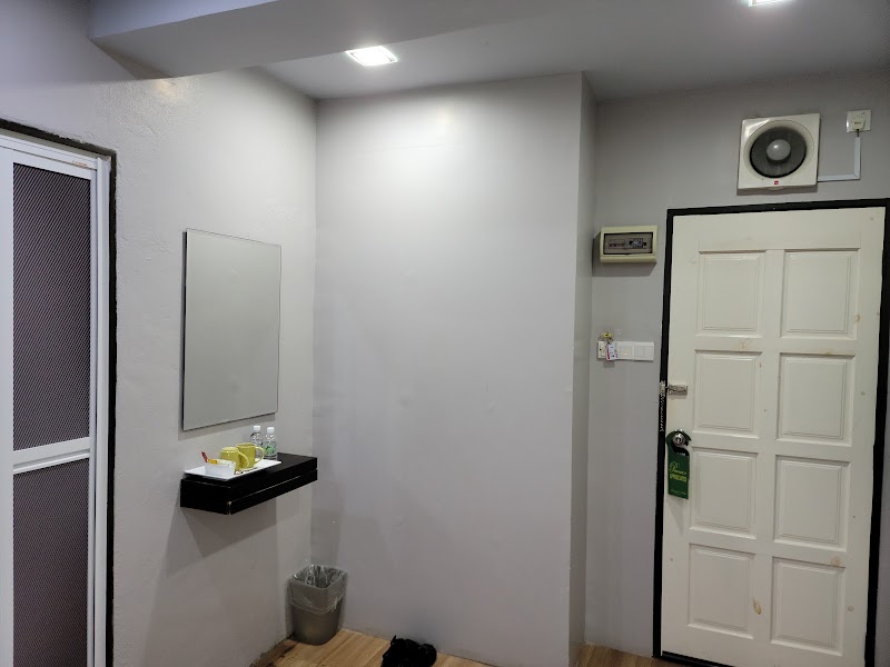 Sunset Villa Inn - Sunset Villa Inn, 16, Jalan Pantai Chenang, 07000 Kuah, Kedah, Malaysia