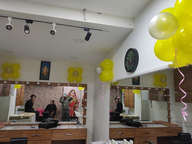 PR Salon And Academy - PR Salon And Academy, nutan chowk, Bangali Para, New Sarkanda, Sarkanda, Bilaspur, Chhattisgarh 495006, India