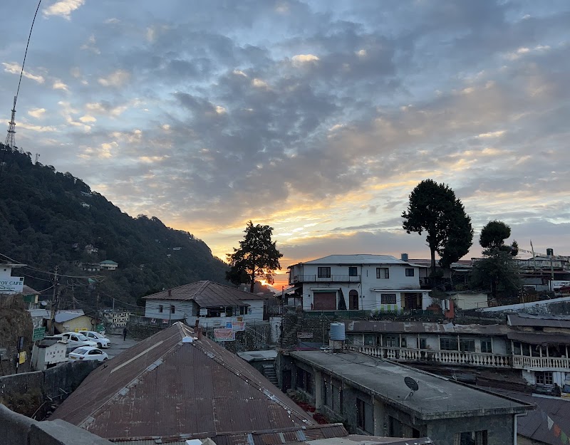 Landour cottage - Landour cottage F35R+7V8 cottage, Luxmanpuri, Rajmandi, Landour, Mussoorie, Uttarakhand 248179, India