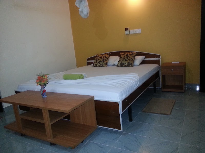Tissa Hotel and Bakery - Tissa Hotel and Bakery Main St, Tissamaharama, Sri Lanka