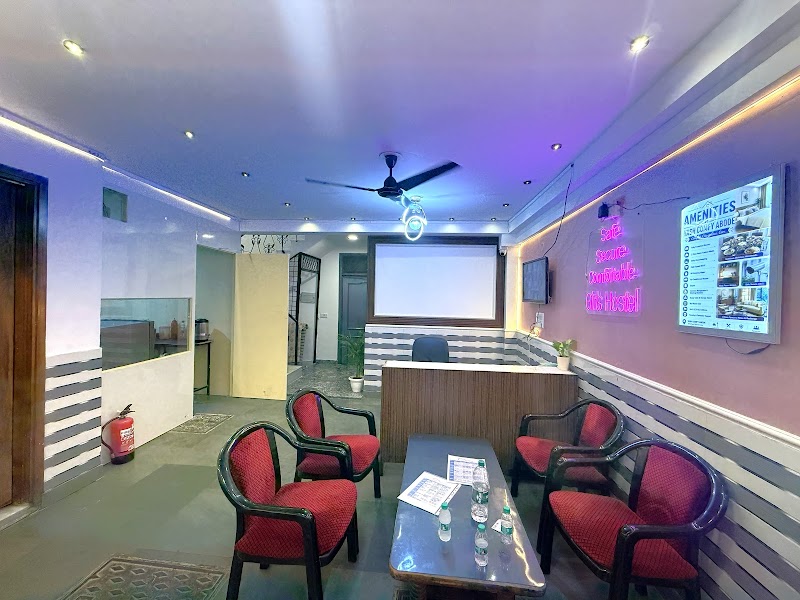 Yash Comfy Abode - Gautam Nagar - Yash Comfy Abode - Gautam Nagar 130 D1, near Chota Gurudwara Road, Gautam Nagar, New Delhi, Delhi 110049, India