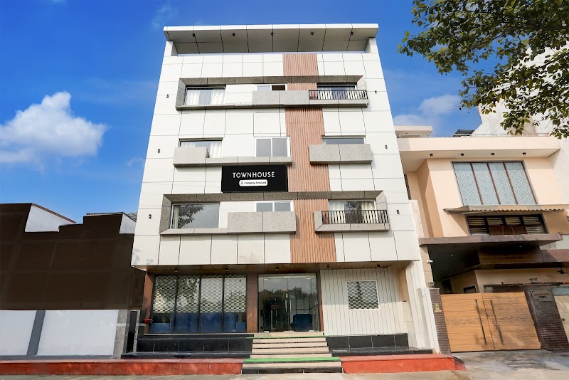 Super Townhouse by OYO Taj Nagri Phase 2 Formerly Grand Rivera