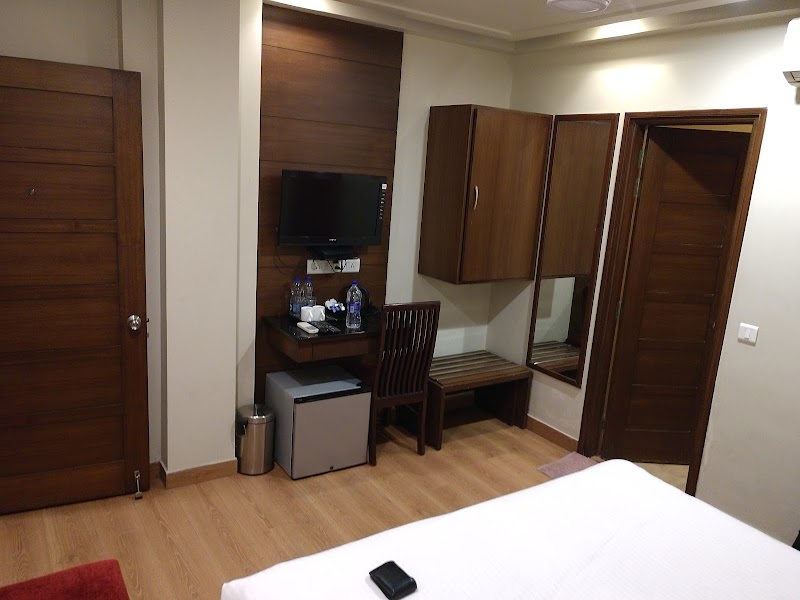 hotel dasaprakash udupi brindavan - hotel dasaprakash udupi brindavan, 18/163A/6, Agra Shamshabad Raja Kherah Marg, near Amit Jaggi Hospital, Vibhav Nagar, Tajganj, Agra, Uttar Pradesh 282001, India