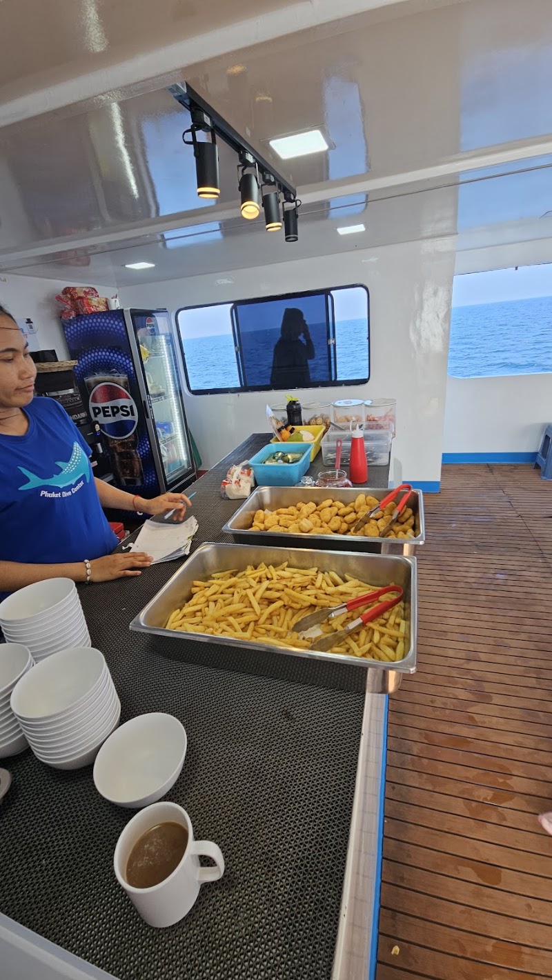 Phuket Dive Center - Phuket Dive Center เลขที่ 3 หมู่ 8 Thanon Chao Fah Tawan Tok, Tambon Chalong, Amphoe Mueang Phuket, Chang Wat Phuket 83130, Thailand