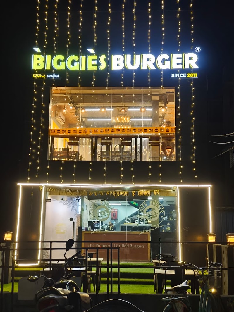 Biggies Burger: Bargarh - Biggies Burger: Bargarh Plot no 1367, 8JW9+M2J, 18501, chowk, near swayamsiddha bhawan, Bandutikra, Bargarh, Odisha 768028, India