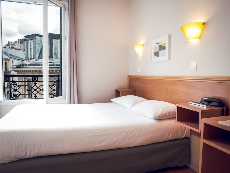 Hôtel Bonséjour - Hôtel Bonséjour 11 Rue Burq, 75018 Paris, France