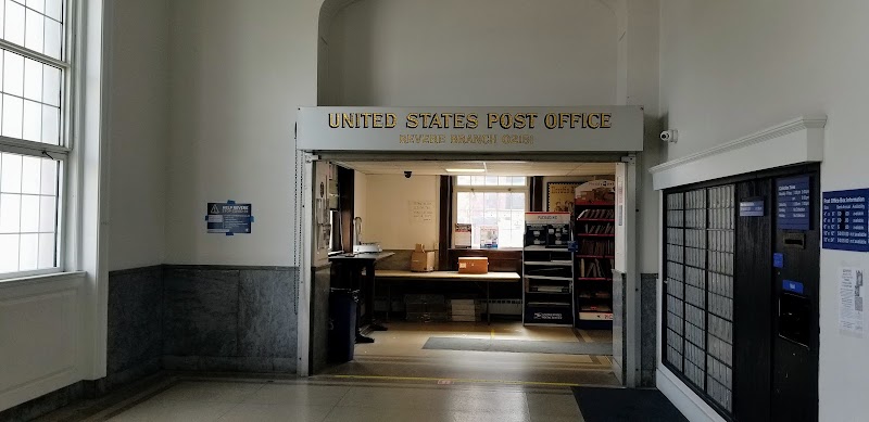 United States Postal Service - United States Postal Service 300 Broadway Lbby, Revere, MA 02151, USA