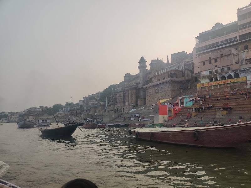 Munshi Ghat, (Varanasi) - Munshi Ghat, (Varanasi) 8245+6V8, Dashashwamedh Ghat Rd, Ghats of Varanasi, Bangali Tola, Varanasi, Uttar Pradesh 221001, India