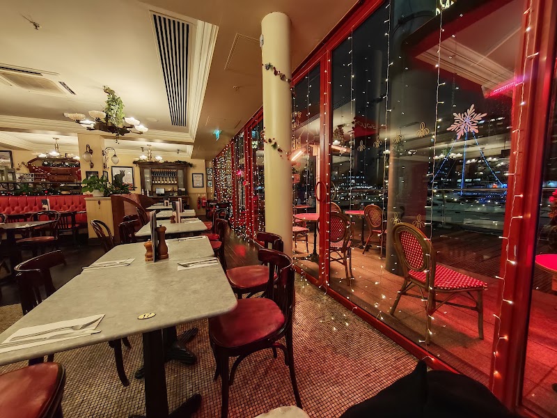 Café Rouge - St Katharine Docks - Café Rouge - St Katharine Docks, Tower Bridge House, 4 St Katharine's Way, London E1W 1BA, UK