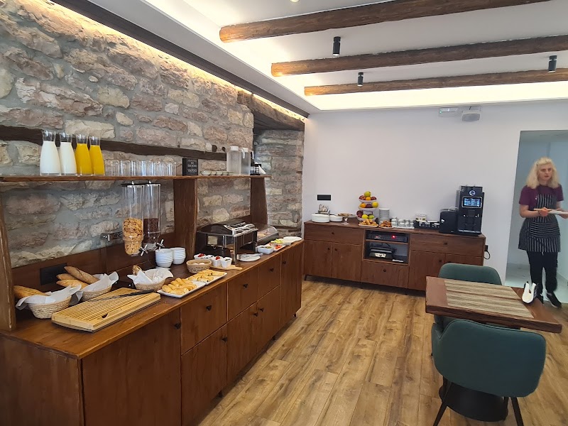 Palorto Inn - Palorto Inn Rruga Hysen Hoxha, Gjirokastër 6001, Albania