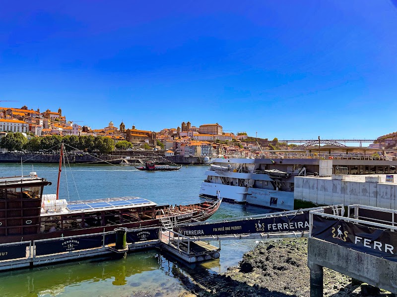 Miradouro Cais de Gaia Ponte D.Luís - Miradouro Cais de Gaia Ponte D.Luís Cais de Gaia 18, 4400-245 Vila Nova de Gaia, Portugal