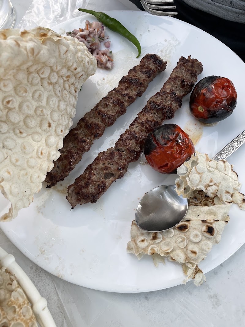 رستوران خاقان - رستوران خاقان, اردبیل، خیابان دانشگاه، رو به روی کتابخانه مرکزی، Iran