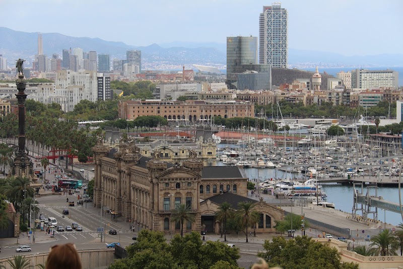 Hotel Regencia Colon - Hotel Regencia Colon Carrer dels Sagristans, 13, 17, Ciutat Vella, 08002 Barcelona, Spain