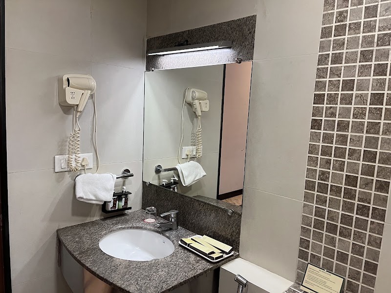 Amantra Comfort Hotel - Amantra Comfort Hotel, 5B, opp. Sahelion Ki Bari, New Fatehpura, Panchwati, Udaipur, Rajasthan 313004, India