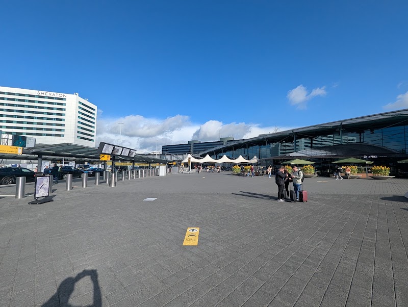 Schiphol Plaza - Schiphol Plaza Vertrekpassage 135, 1118 AX Schiphol, Netherlands