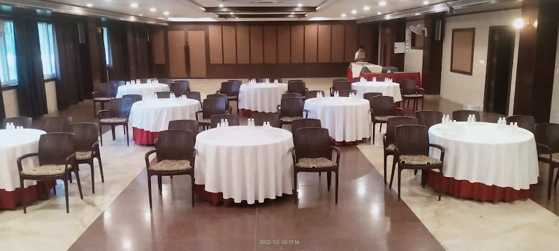 YOIS HOTEL - YOIS HOTEL Plot 8, 100 Feet Road, near Mahila Police thana, Roop Sagar, Udaipur, Rajasthan 313001, India